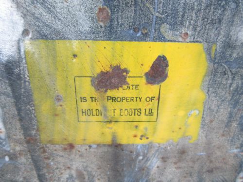HOLDFAST BOOTS PICTORAL ENAMEL ADVERTISING SIGN - ADDITIONAL PHOTO 4