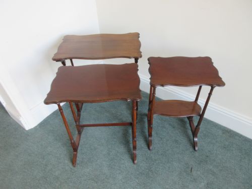 MAHOGANY NEST OF 3 TABLES WITH SHAPED TOP C1910 - ADDITIONAL PHOTO 3