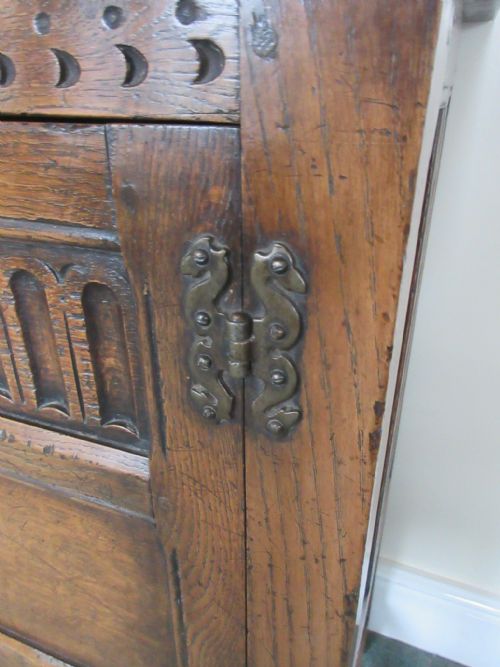 CARVED OAK CUPBOARD WITH 2 DOORS - ADDITIONAL PHOTO 1