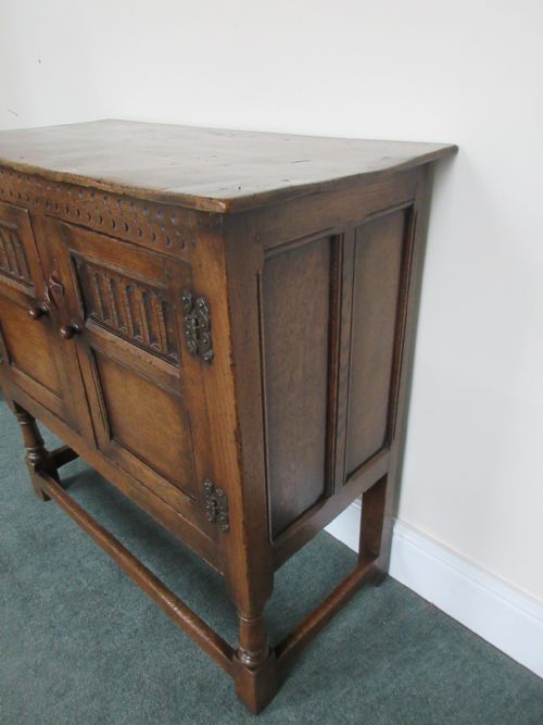 CARVED OAK CUPBOARD WITH 2 DOORS - ADDITIONAL PHOTO 2