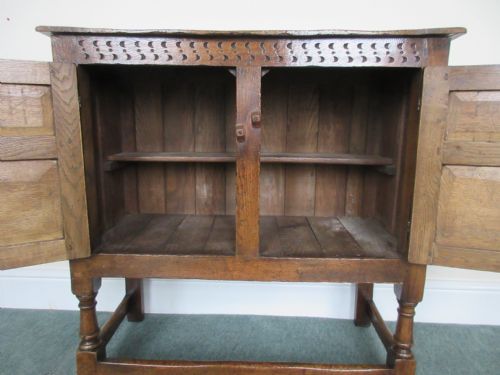 CARVED OAK CUPBOARD WITH 2 DOORS - ADDITIONAL PHOTO 3