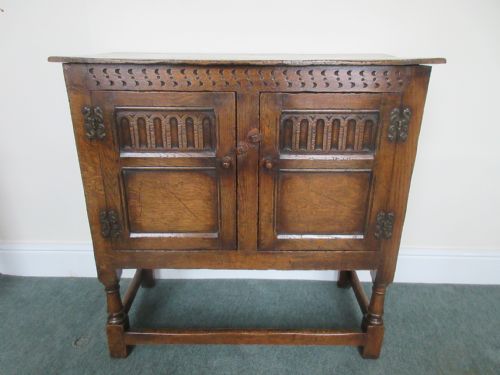 CARVED OAK CUPBOARD WITH 2 DOORS - ADDITIONAL PHOTO 4