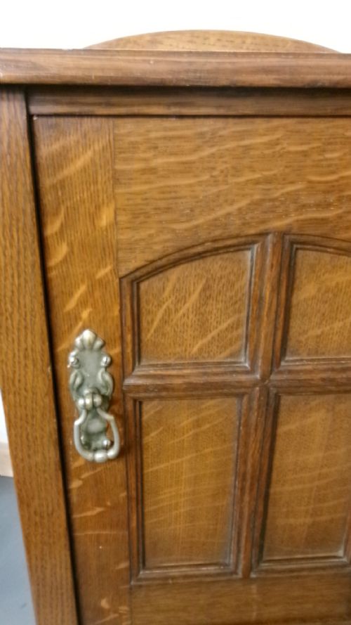 OAK ARTS CRAFTS POT CUPBOARD BEDSIDE CABINET - ADDITIONAL PHOTO 1
