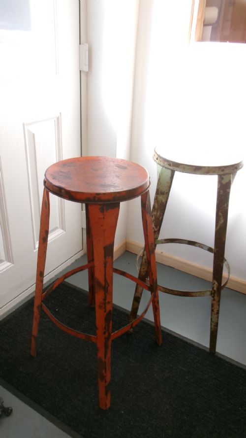 PAIR OF 1920'S INDUSTRIAL METAL RIVETED BAR STOOLS - ADDITIONAL PHOTO 4