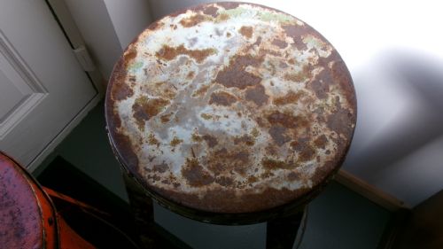 PAIR OF 1920'S INDUSTRIAL METAL RIVETED BAR STOOLS - ADDITIONAL PHOTO 5