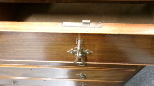 REGENCY MAHOGANY BRACKET FOOT CHEST OF DRAWERS - ADDITIONAL PHOTO 3