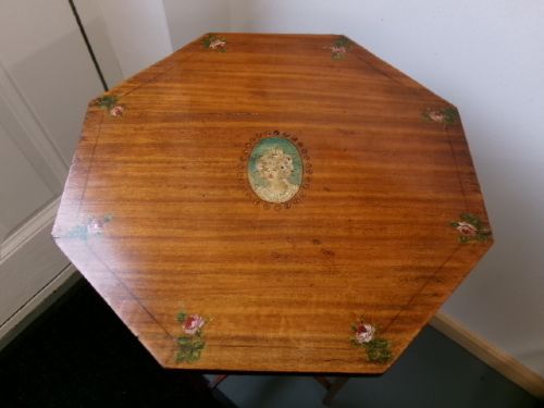 SMALL OCTAGONAL DECORATED SATINWOOD TABLE - ADDITIONAL PHOTO 1