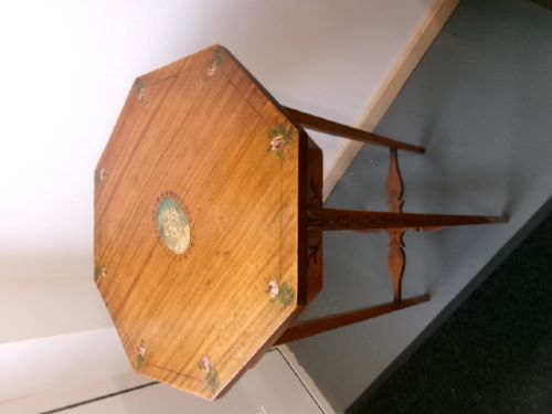 SMALL OCTAGONAL DECORATED SATINWOOD TABLE - ADDITIONAL PHOTO 6