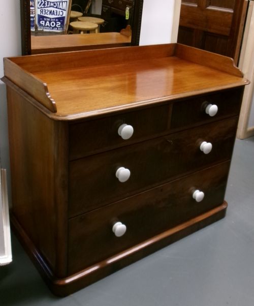 Victorian Mahogany 3 Height Chest of Drawers