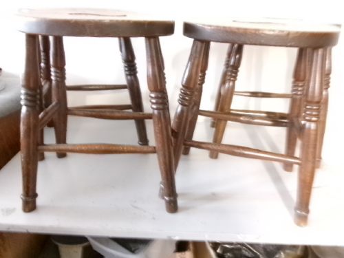 Set Of 4 Oval Elm Top VictorianTavern Stools View II