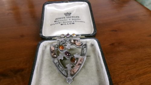 SCOTTISH AGATE SHIELD SHAPE BROOCH KILT PIN DATED 1866 - ADDITIONAL PHOTO 1