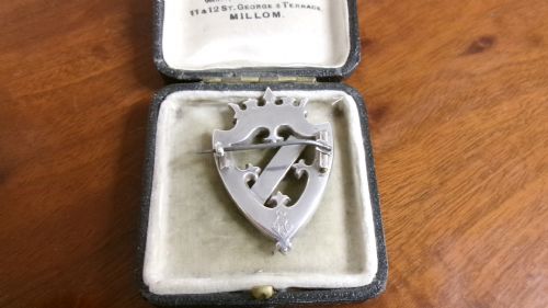 SCOTTISH AGATE SHIELD SHAPE BROOCH KILT PIN DATED 1866 - ADDITIONAL PHOTO 2