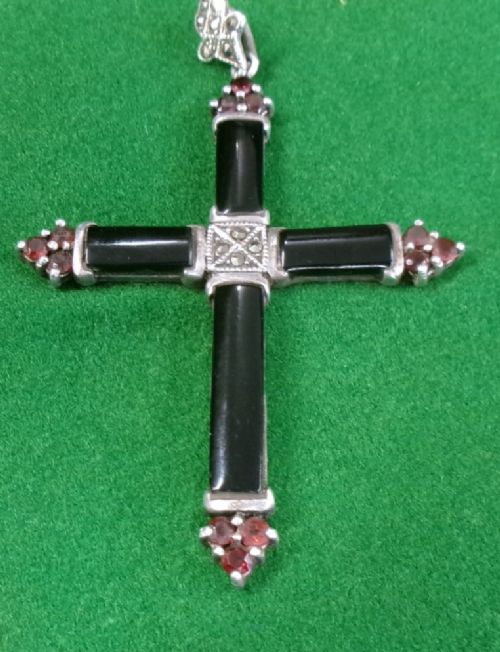 LARGE CRUCIFIX MARKED 925 WITH BLACK RED MARCASITE DECORATION