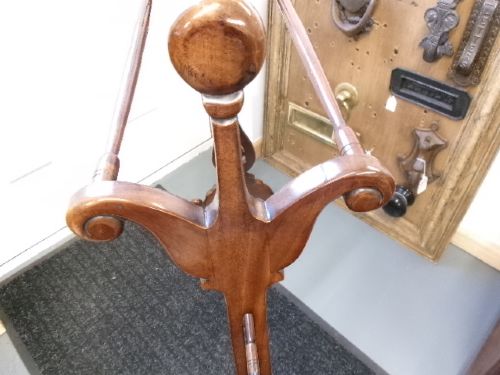 VICTORIAN MAHOGANY TOWEL RAIL CIRCA 1890 - ADDITIONAL PHOTO 6