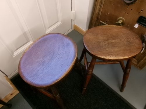 PAIR OF TAVERN STOOLS WITH OVAL DISHED TOP - ADDITIONAL PHOTO 4
