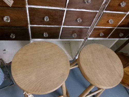 PAIR OF TALL ELM TOPPED STOOLS - ADDITIONAL PHOTO 4