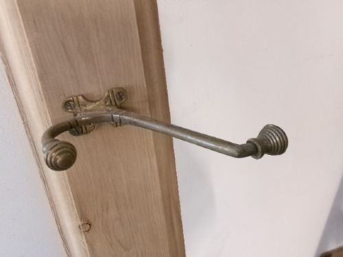FOUR VICTORIAN DOUBLE BRASS HOOKS ON PINE BACKBOARD - ADDITIONAL PHOTO 1