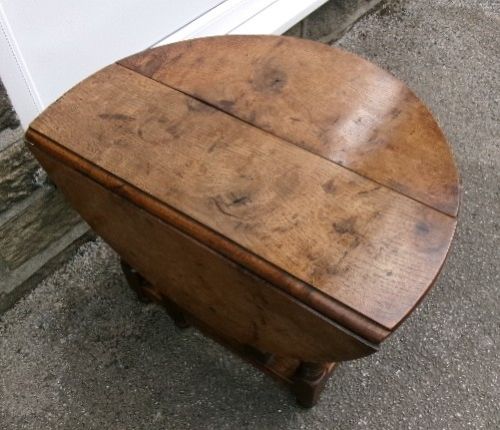 A compact Georgian oak and elm gateleg table with two drop leaves, turned legs, and lower stretchers. View VII