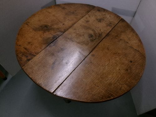 A compact Georgian oak and elm gateleg table with two drop leaves, turned legs, and lower stretchers. View VIII