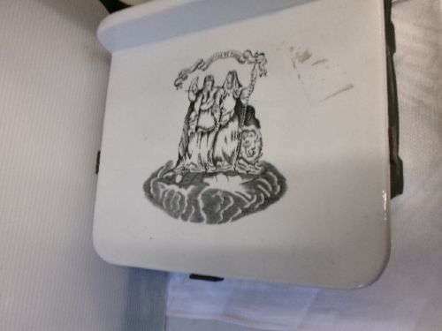 A Victorian cast iron and brass commercial weighing scale featuring a top lion crest, brass pan, and ceramic platform. View XI