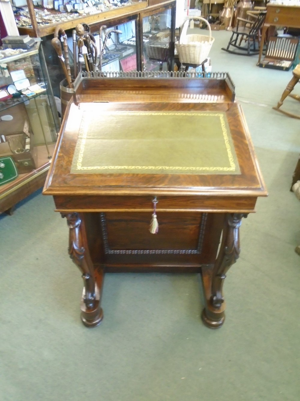 Quality Victorian Rosewood Davenport