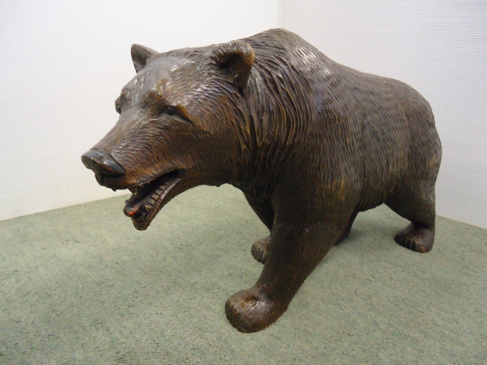 Large Black Forest Strolling Bear View V