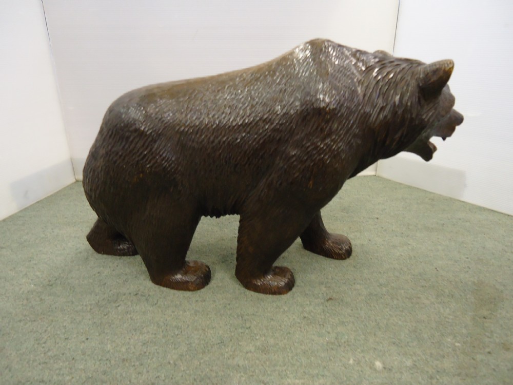 Large Black Forest Strolling Bear View VII