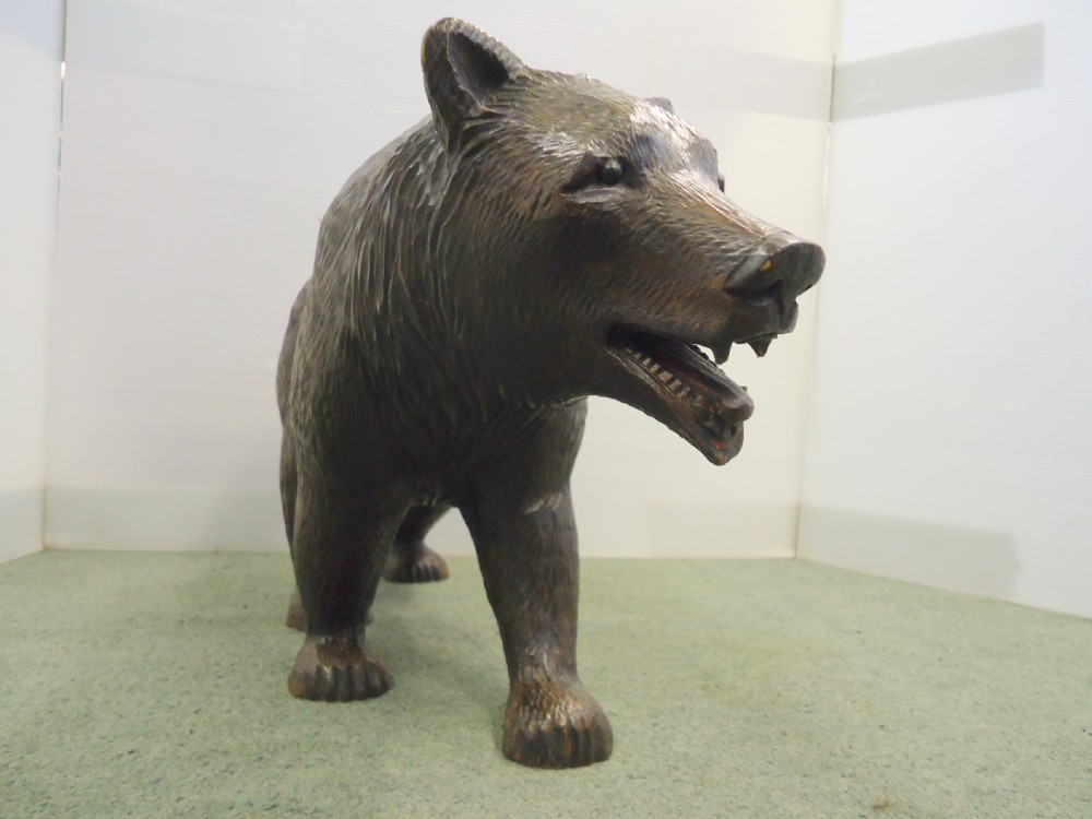 Large Black Forest Strolling Bear View XI