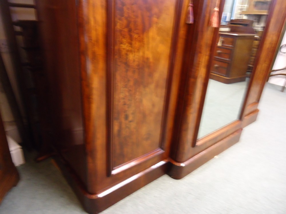 Mahogany Triple Robe  View V