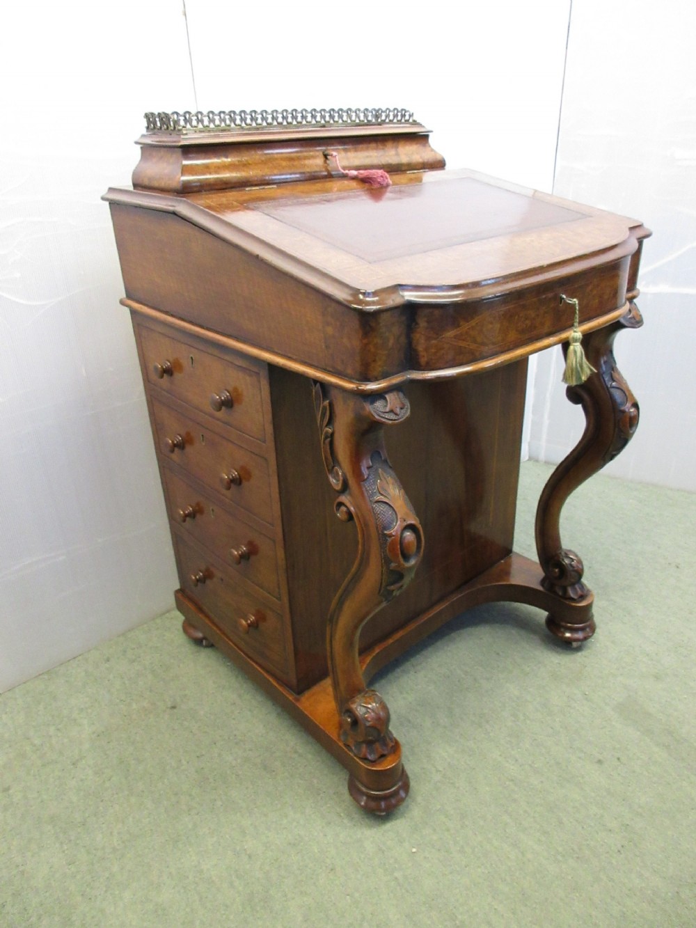 Quality Walnut Davenport