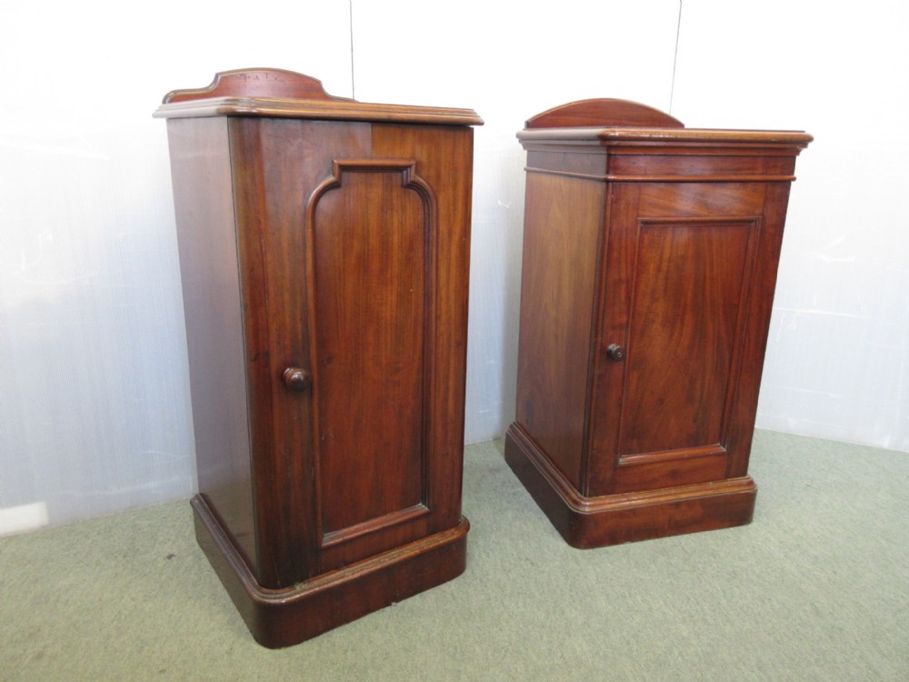 2 Similar Bedsides
