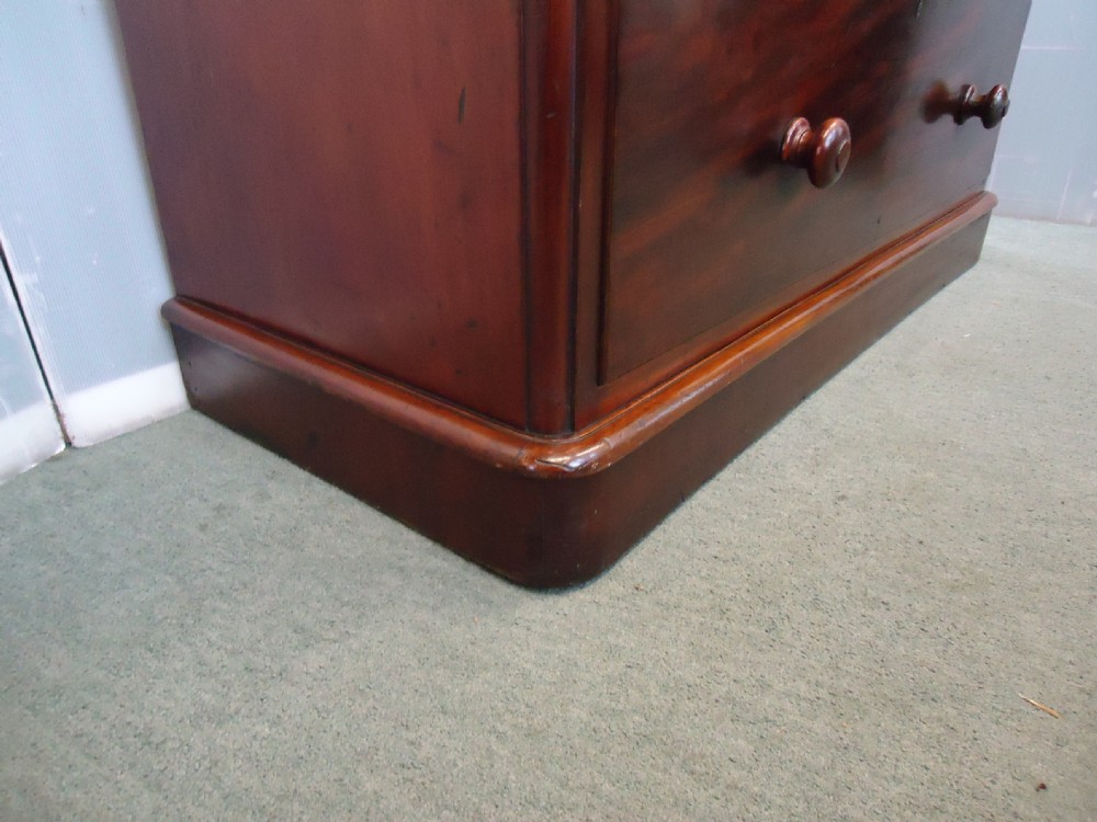 Quality Mahogany Chest Of Drawers  View VIII