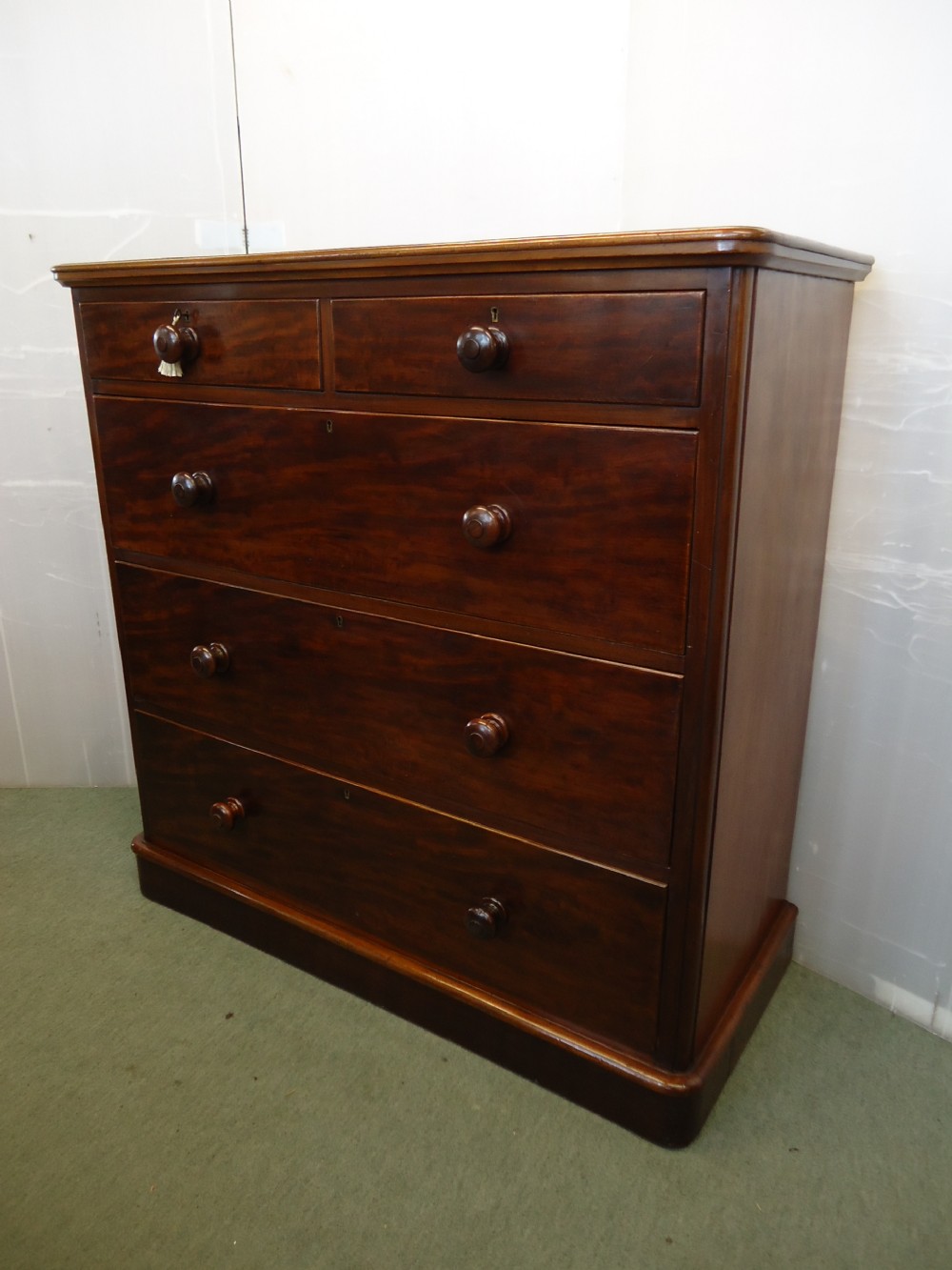 Quality Mahogany Chest Of Drawers 