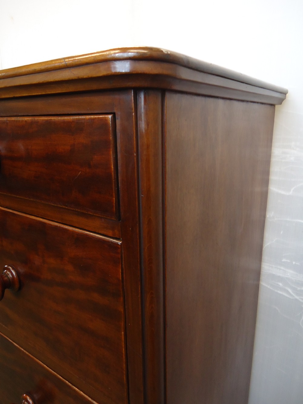 Quality Mahogany Chest Of Drawers  View VII