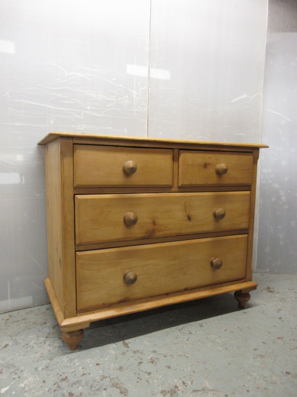 Pine 3 Height Chest Of Drawers 