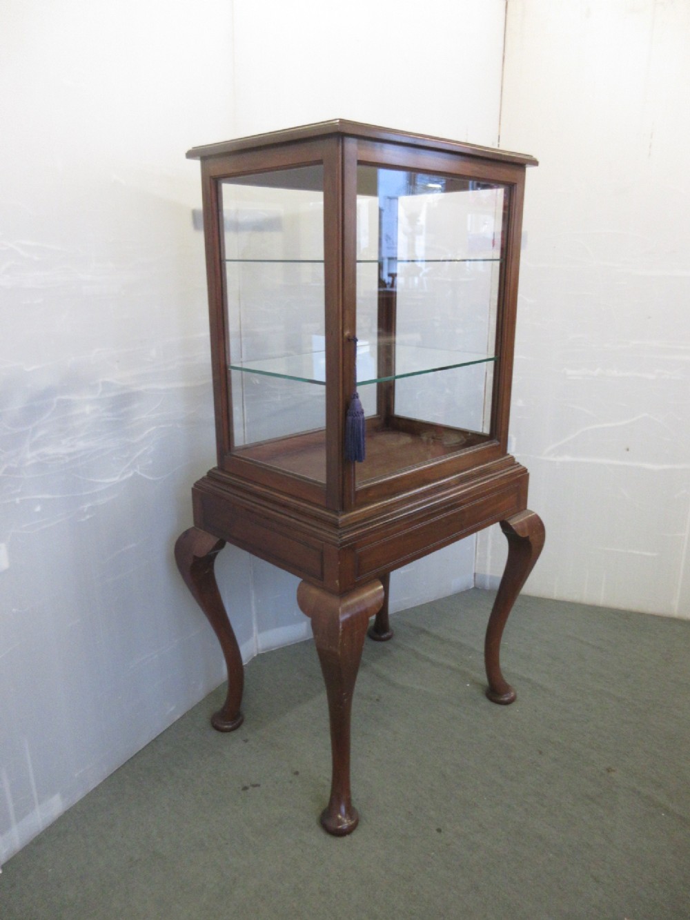 Quailty Mahogany Collectors Cabinet