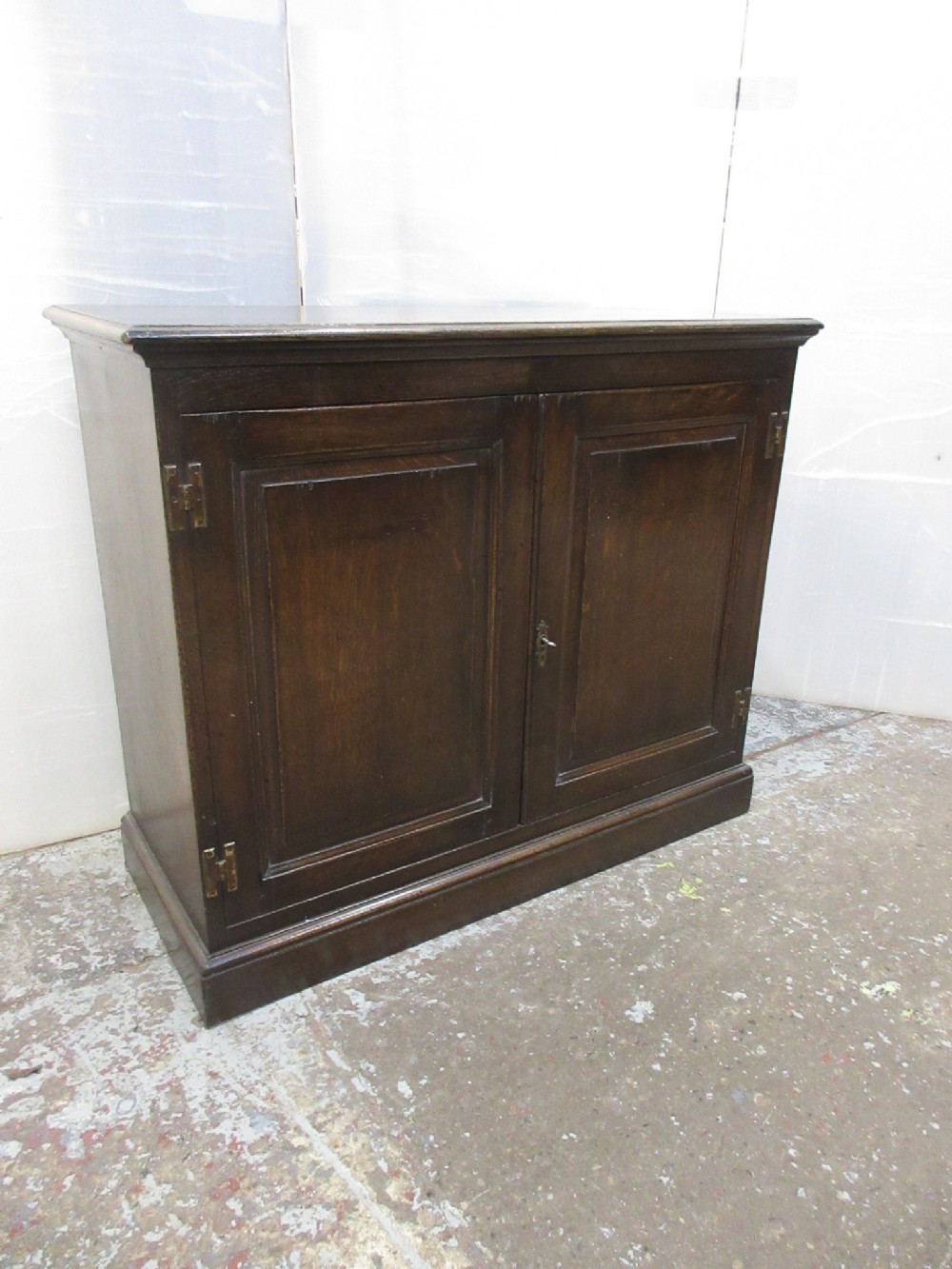 Small 2 Door Oak Cupboard 