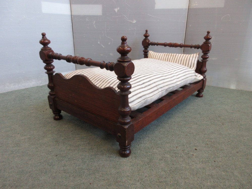 Dolls Bed