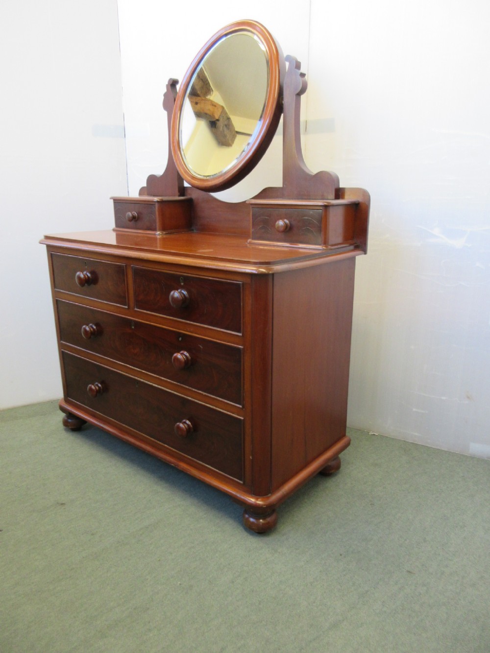 Manhoany Dressing Chest