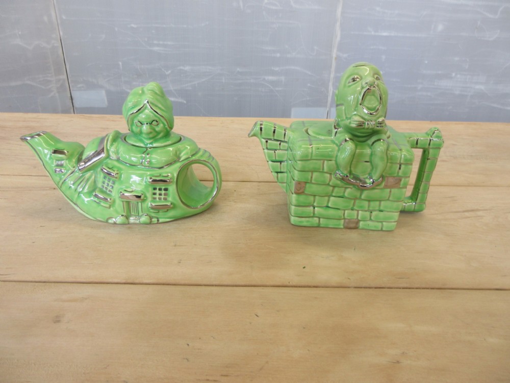 2 Novelty Tea Pots 