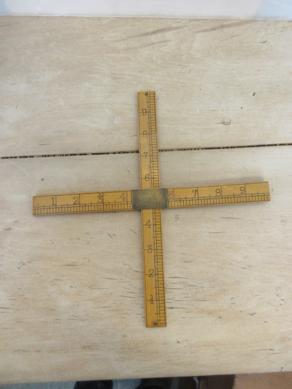 Boxwood hat measure