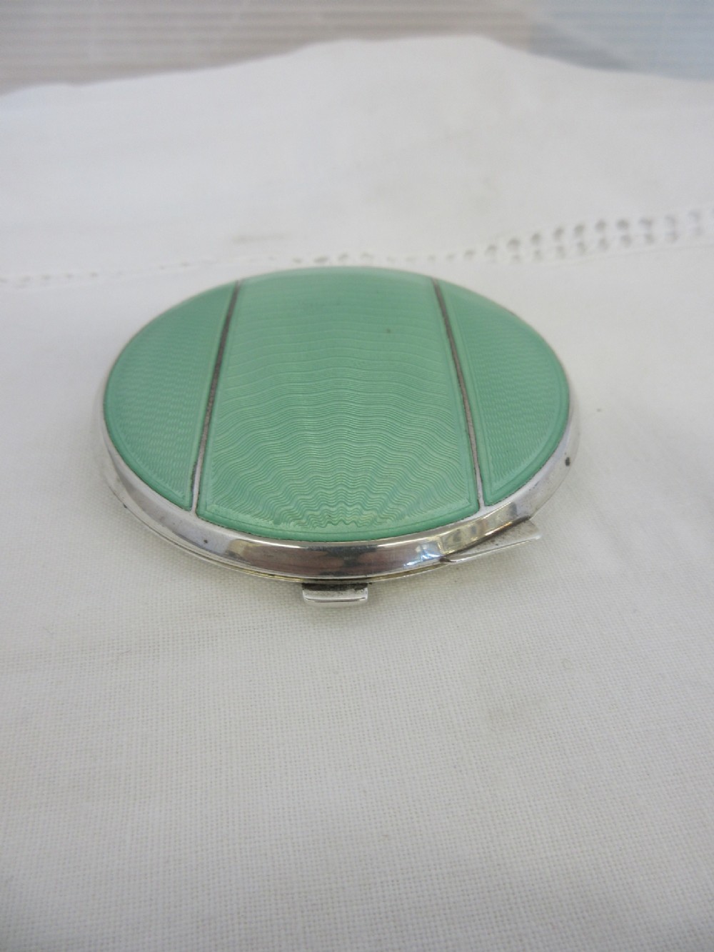 Solid Silver Round Green Enamel Ladies Compact