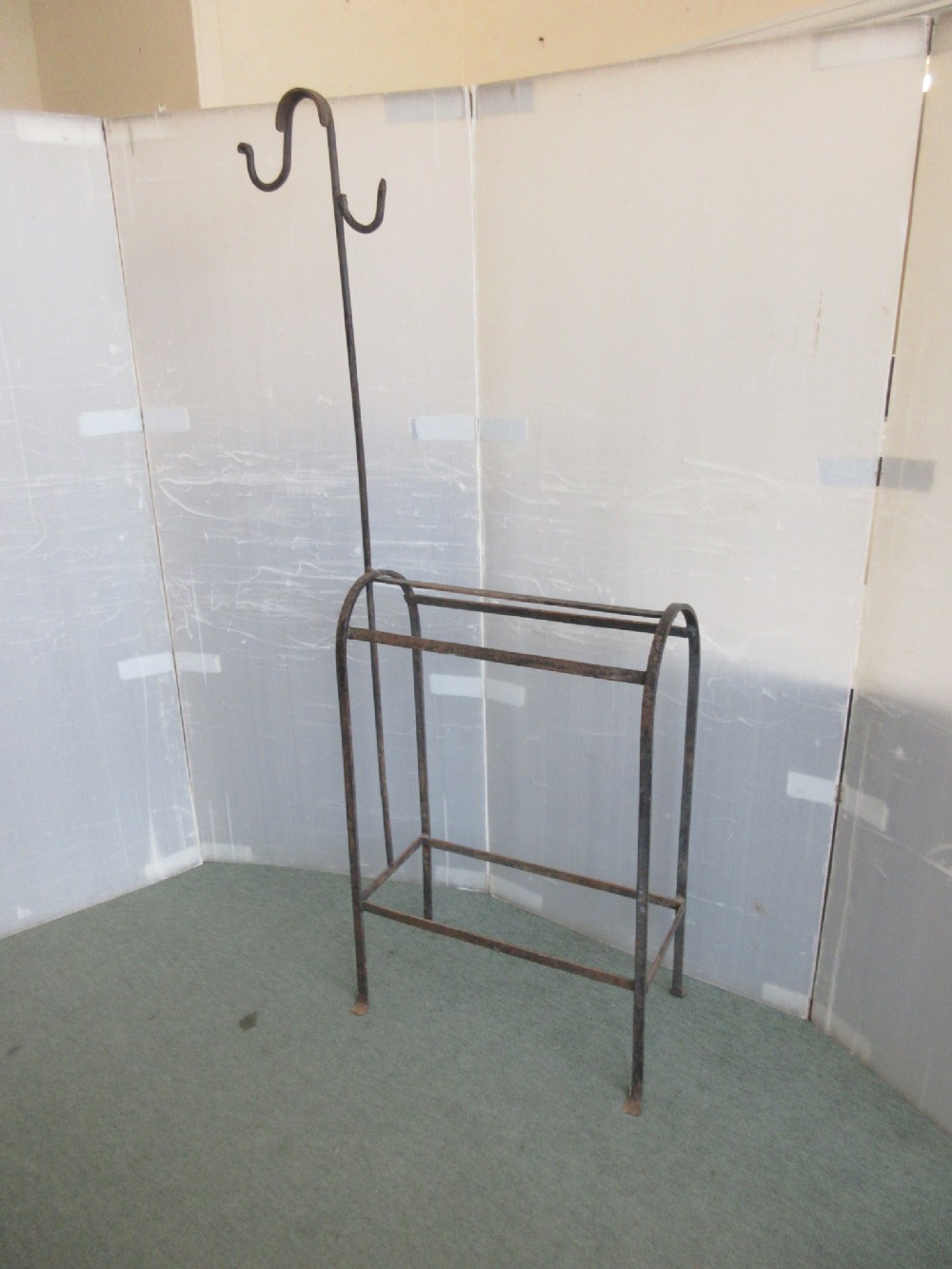 Saddle Stand