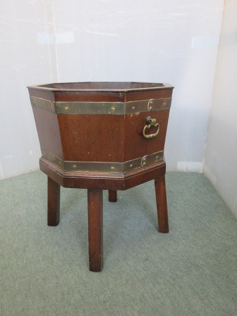 Mahogany Planter