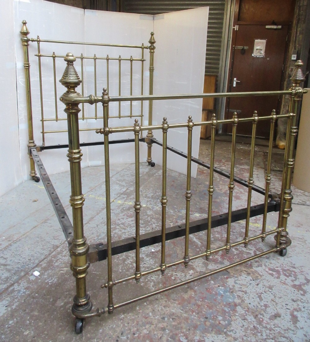 Good Quality Victorian Brass Double Bedstead ON POt Castors