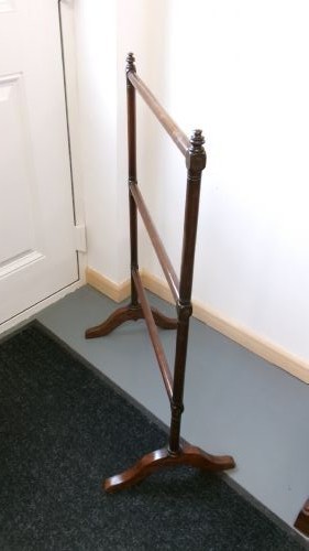 Victorian Mahogany Slim Quilt Rail View IX