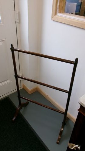 Victorian Mahogany Slim Quilt Rail View VIII