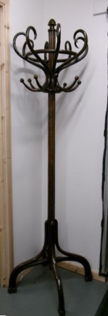 A dark brown bentwood hat and coat stand featuring multiple curved upper hooks, a circular ring, and a four-legged splayed base. View VIII