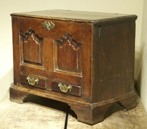 WELSH OAK COFFOR BACH OR MINIATURE CHEST CIRCA 1760 - ADDITIONAL PHOTO 1