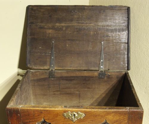 WELSH OAK COFFOR BACH OR MINIATURE CHEST CIRCA 1760 - ADDITIONAL PHOTO 6